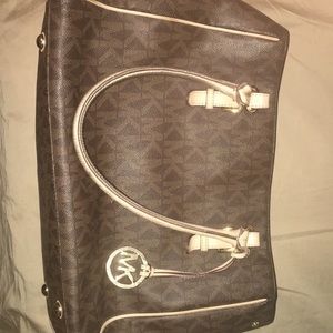 Micheal Kors purse